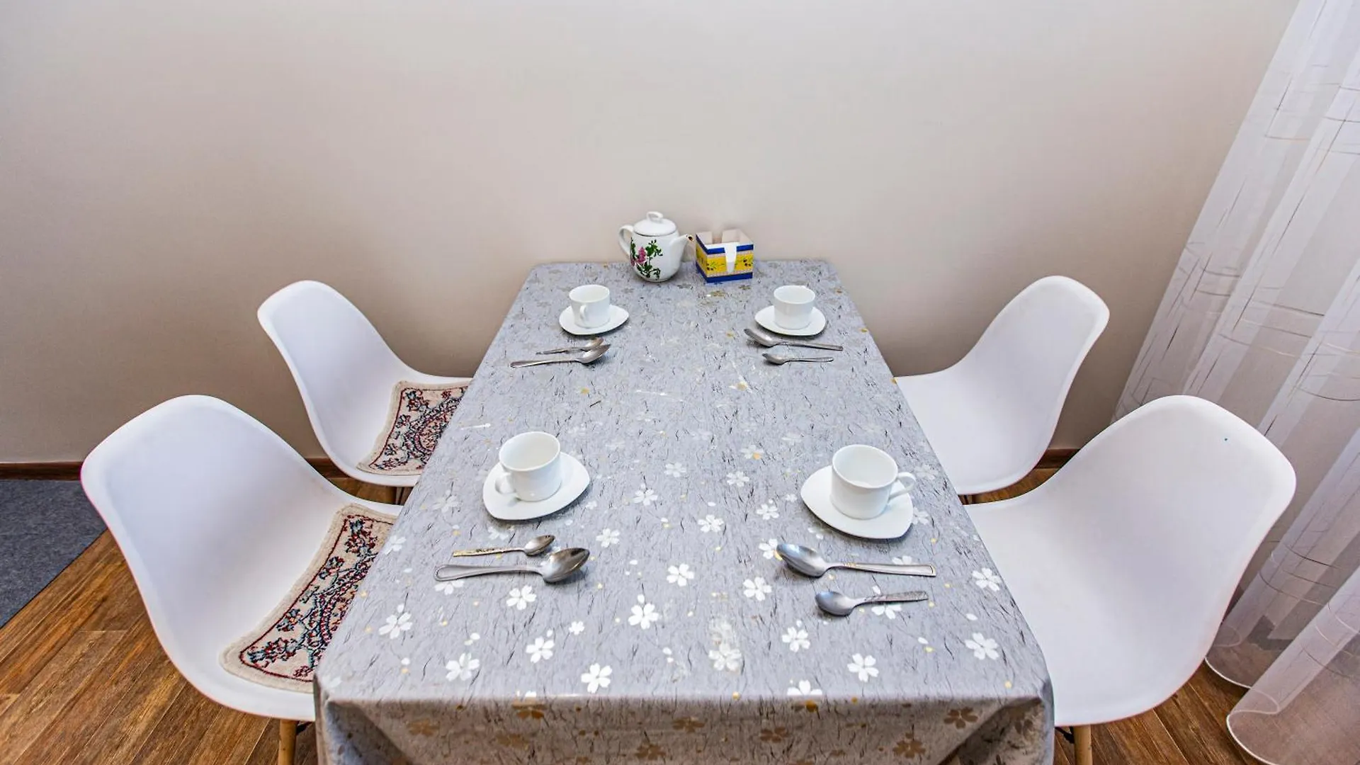 Apartment Two-Bedroom Urban Oasis - Cozy & Relaxing Atmosphere Almaty