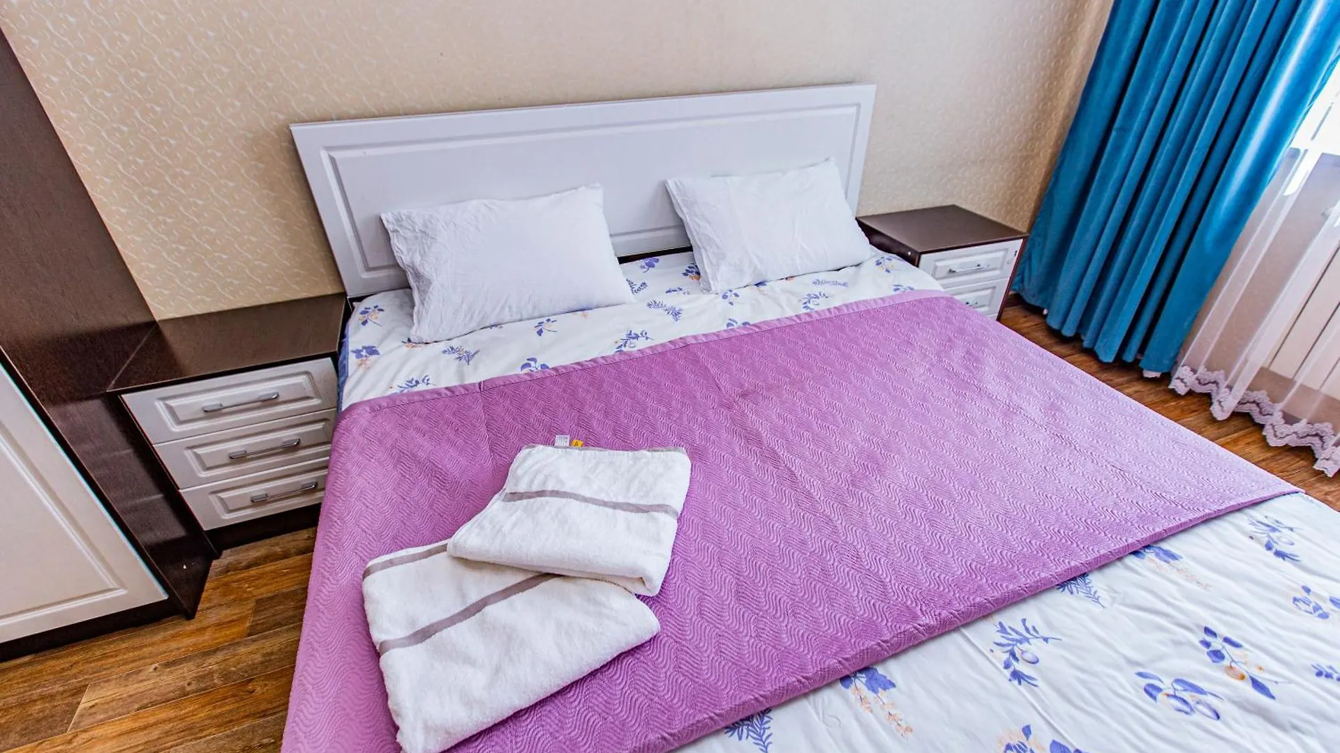 Apartment Two-Bedroom Urban Oasis - Cozy & Relaxing Atmosphere Almaty