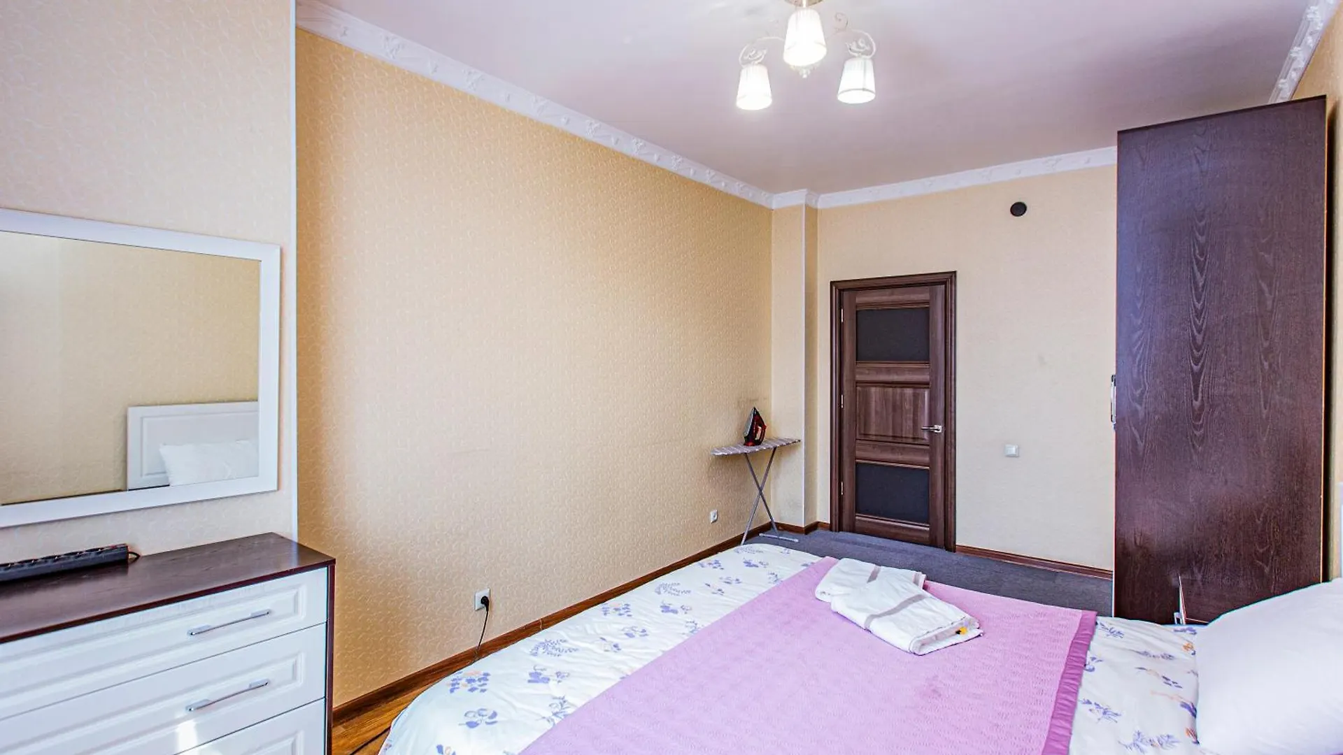 Two-Bedroom Urban Oasis - Cozy & Relaxing Atmosphere Almaty Apartment