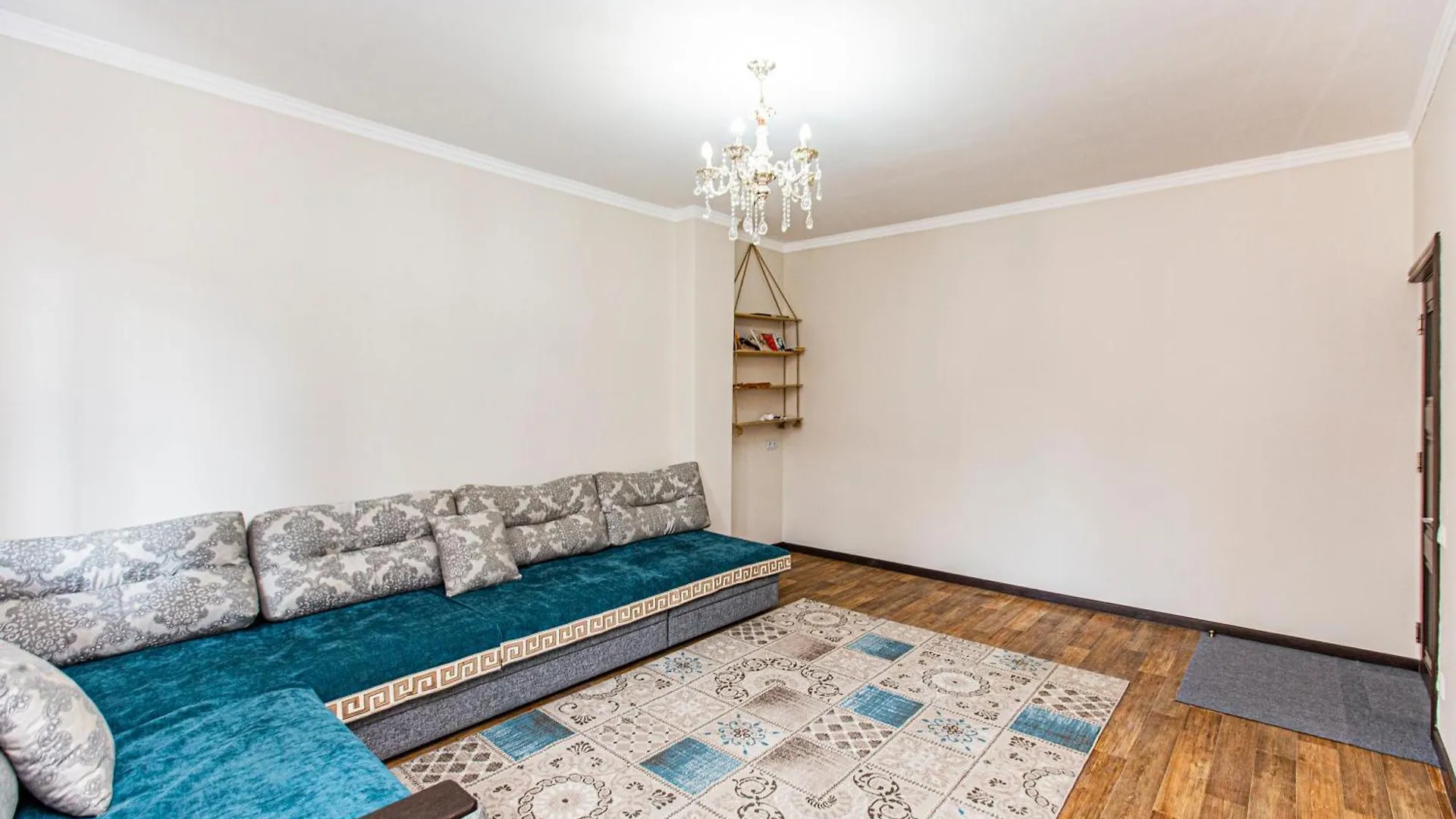 Two-Bedroom Urban Oasis - Cozy & Relaxing Atmosphere Almaty
